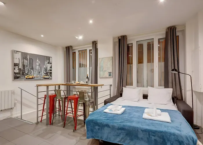 Bluestay 200 - Superb Paris