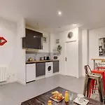 Bluestay 200 - Superb Apartment
